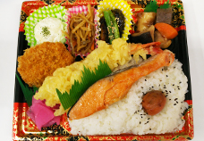 幕の内弁当(上)